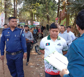 নাইক্ষ্যংছড়িতে বৈধ কাগজ পত্র না থাকায় ৮জন চালককে জরিমানা