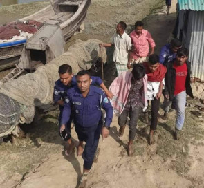 বদরখালীতে কিশোরী ধর্ষণের ঘটনায় মহেশখালীর শাপলাপুর থেকে ৩ জন আটক