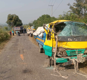 থানচিতে বাস গাড়ি ধাক্কায় বেশকয়েকজন আহত