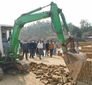 নাইক্ষ্যংছড়িতে অবৈধ ইটভাটায় অভিযান ৩ লাখ টাকা জরিমানা