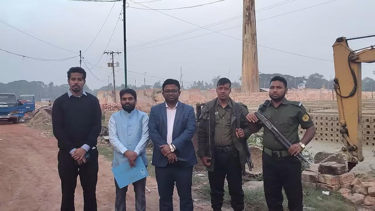 সাতকানিয়ায় অনুমোদনহীন চার ইটভাটাকে জরিমানা