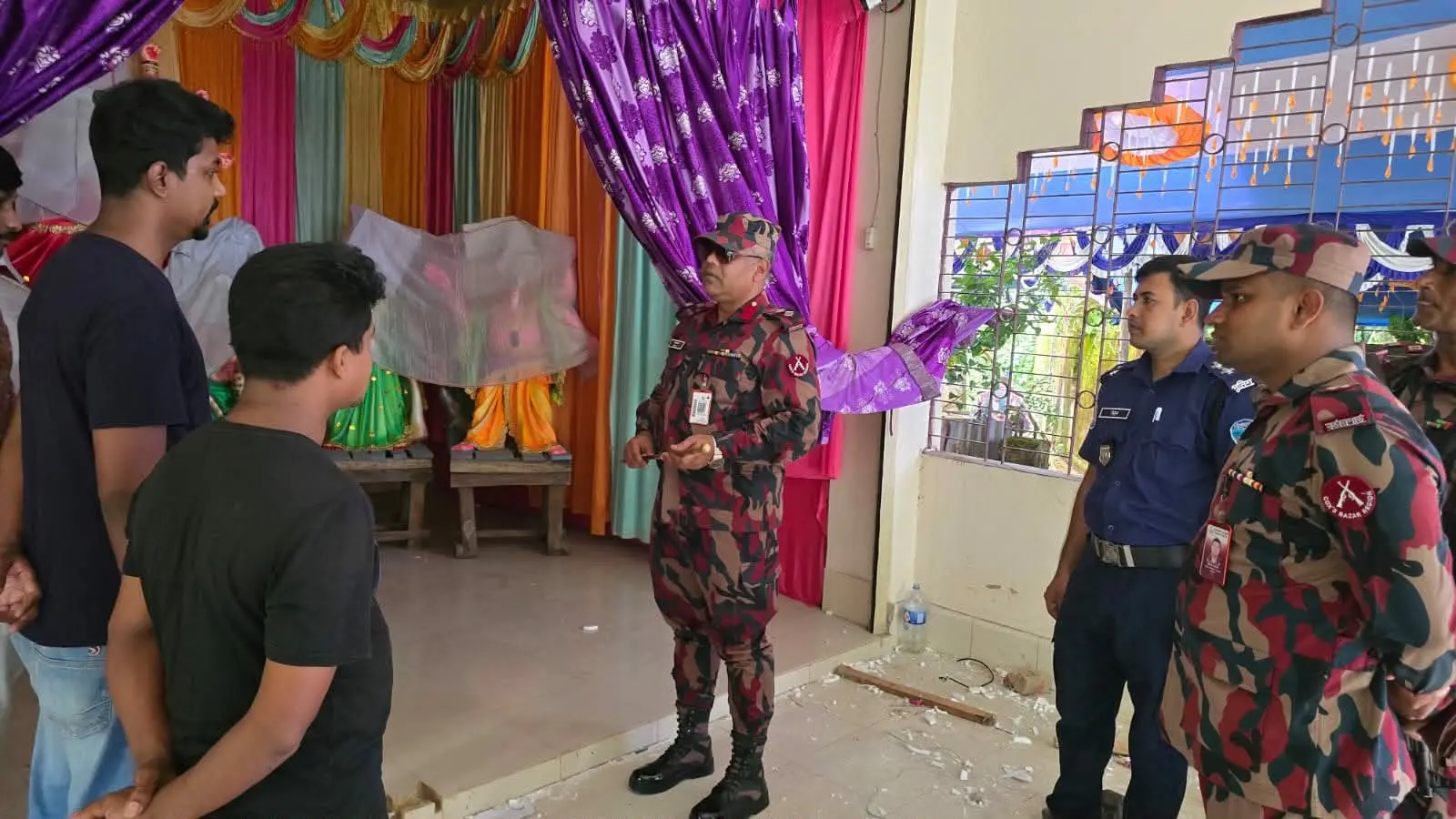 নাইক্ষ্যংছড়ি পূজামণ্ডপ পরিদর্শন করলেন ১১ বিজিবির অধিনায়ক