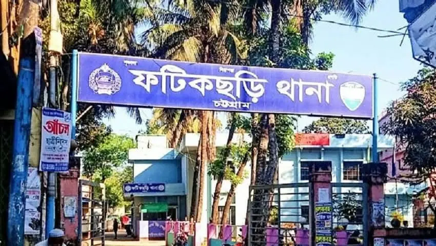 ফটিকছড়িতে ছিঁচকে চুরির অভিযোগে চারজনকে পিটিয়ে পুলিশে দিল জনতা