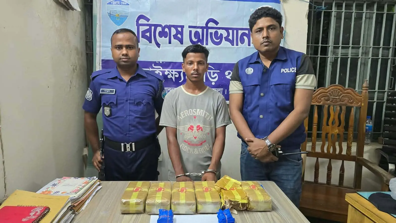 নাইক্ষ্যংছড়ি পুলিশের অভিযানে ৬০ হাজার ইয়াবাসহ কচ্ছপিয়ার আজিম আটক