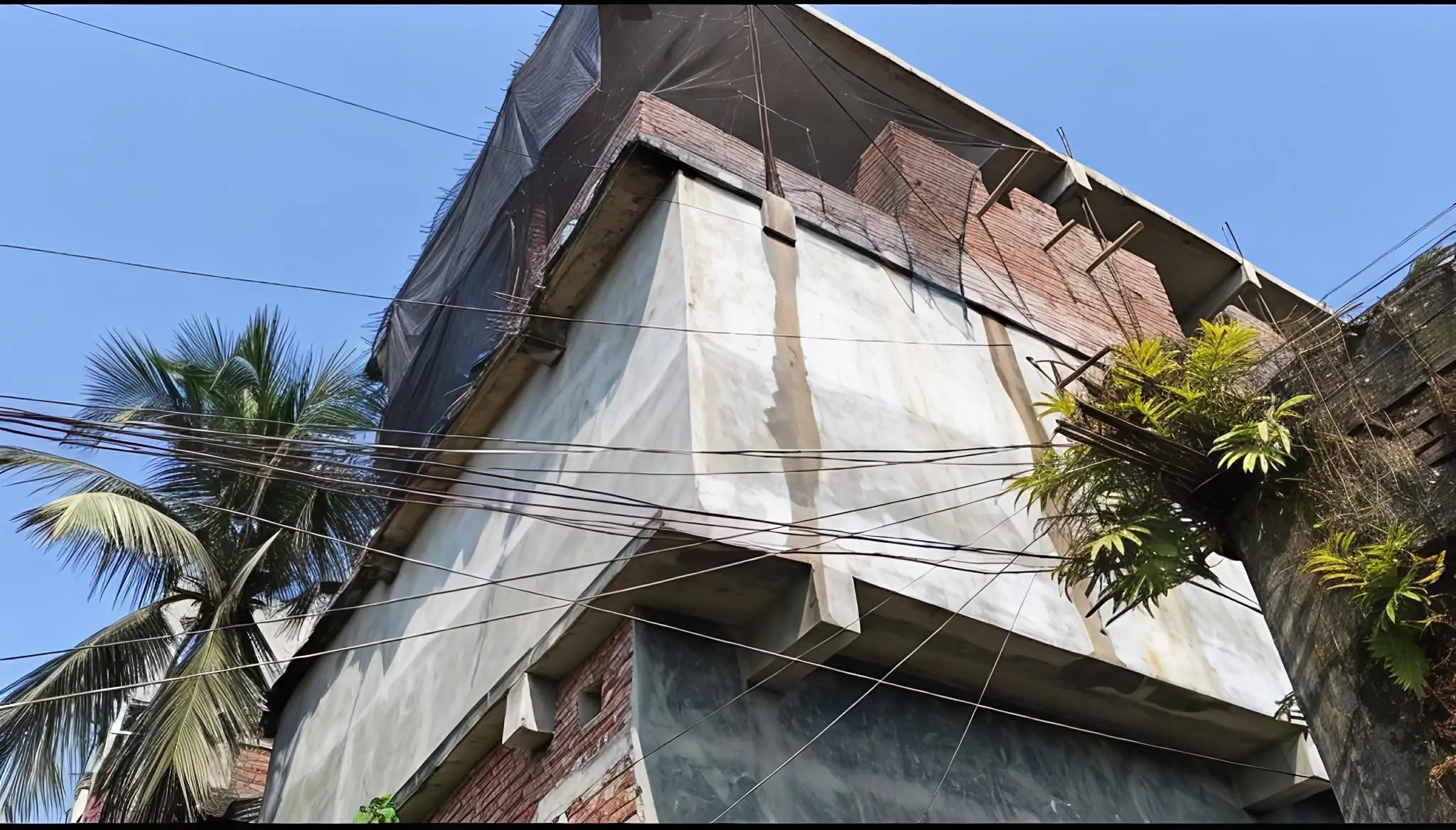 চকরিয়ায় শতাধিক পরিবারের চলাচলের পথে স্থাপনা নির্মাণের প্রতিবাদ করায় হামলা ও লুটপাটের অভিযোগ