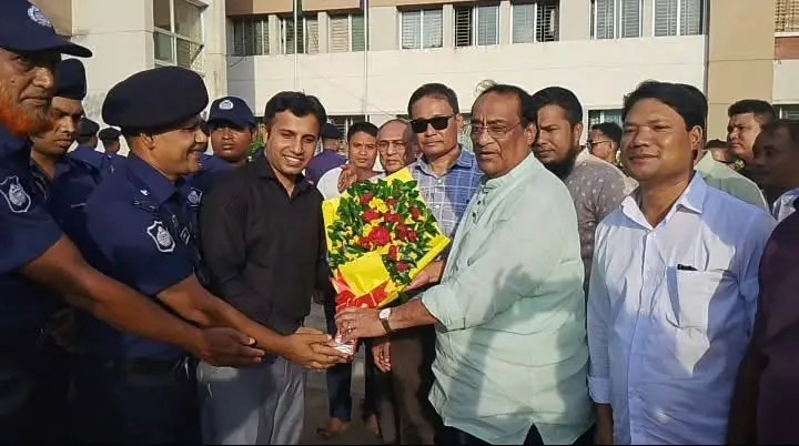 থানচিতে সংস্কৃতি প্রতিমন্ত্রী আলী নেওয়াজ খৈয়ামকে ইউএনও ও বিএনপি নেতাকর্মীদের ফুলেল শুভেচ্ছা