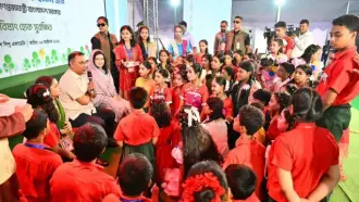 স্কুল থেকেই শিশুদের বিদেশি ভাষা শেখানোর পরিকল্পনার কথা জানালেন প্রধানমন্ত্রী