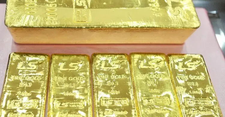 ফের ৪ হাজার ডলার ছাড়ালো সোনার দাম