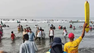 কক্সবাজারে সৈকতে গোসলে নেমে ৩ পর্যটকের মৃত্যু, নিখোঁজ ২