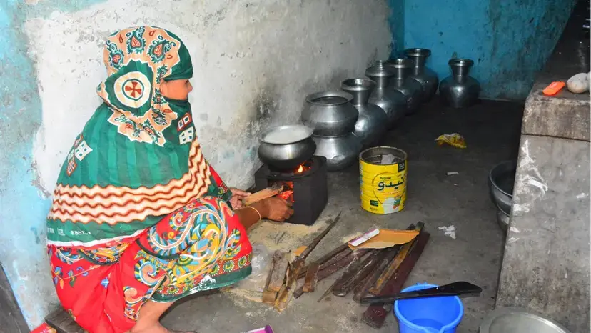 গ্যাস-বিদ্যুৎ সংকটের জোড়া ধাক্কায় ছুটির দিনেও স্বস্তি নেই চট্টগ্রামে