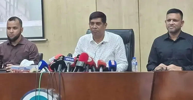 পিস্তল হাতে অভিযানে প্রতিমন্ত্রী ইশরাক, আইনের ব্যত্যয় হলে ব্যবস্থা: ডিবিপ্রধান