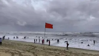 উপকূলে ঝোড়ো হাওয়ার শঙ্কা, চার সমুদ্রবন্দরে ৩ নম্বর সতর্কসংকেত