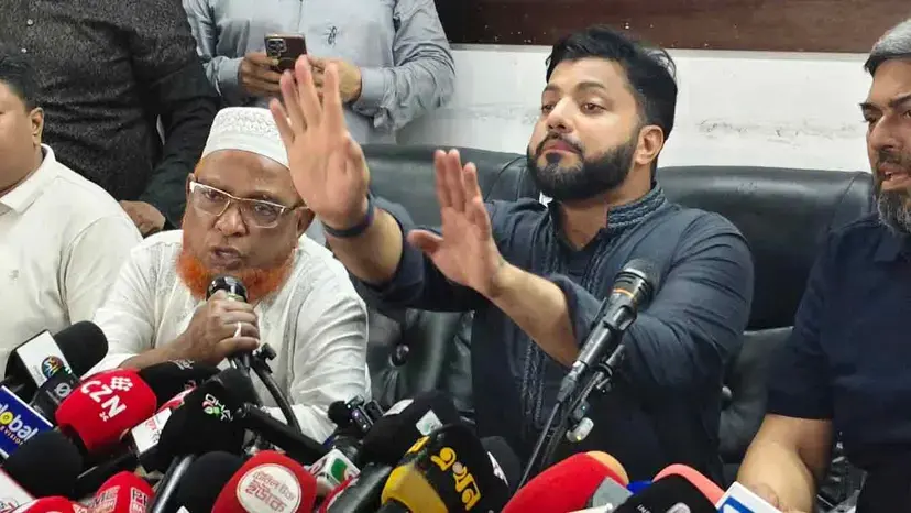ইশরাক হোসেনের পদত্যাগপত্র গ্রহণ করেছেন রাষ্ট্রপতি, প্রজ্ঞাপন জারি
