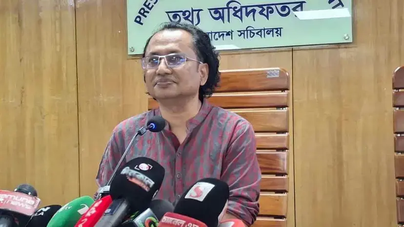 টিকাকেন্দ্র ভাঙচুরের ঘটনায় সরকার বিব্রত, তদন্তের ভিত্তিতে ব্যবস্থা: প্রধানমন্ত্রীর উপদেষ্টা