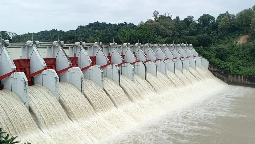 কাপ্তাই হ্রদের পানি বিপৎসীমার কাছাকাছি, রাতে খুলছে ১৬টি জলকপাট