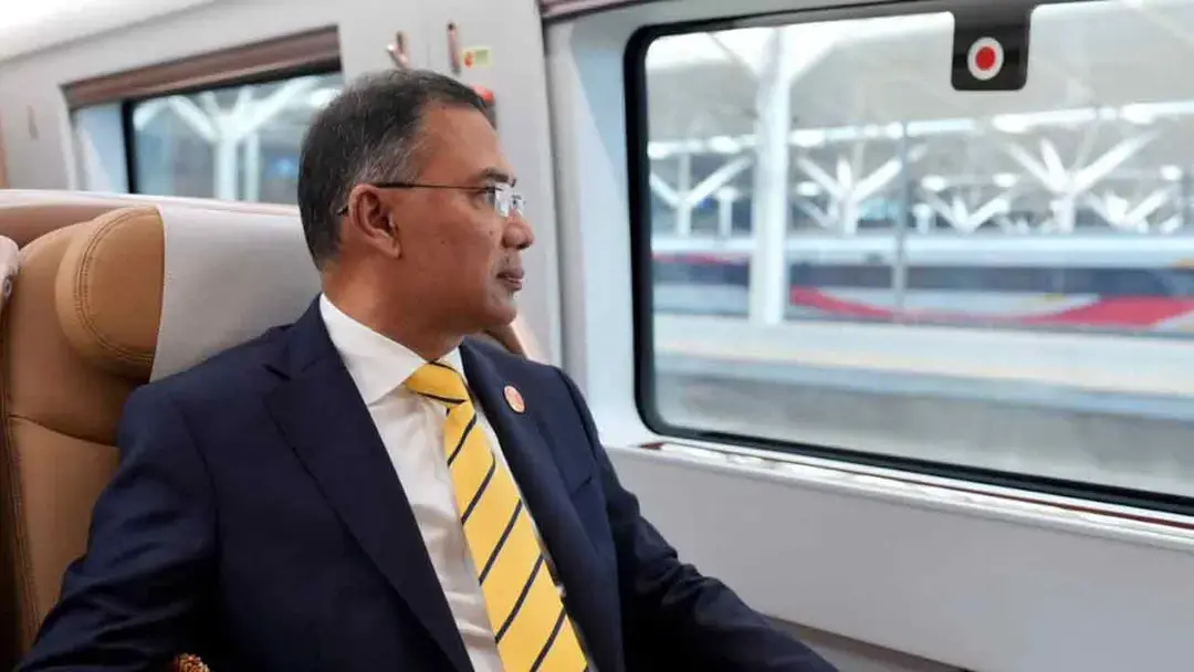চীনের দালিয়ান থেকে বুলেট ট্রেনে বেইজিংয়ের পথে প্রধানমন্ত্রী