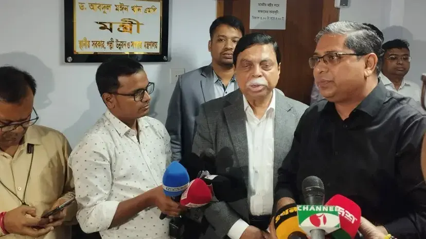 সেপ্টেম্বর থেকে ২ লাখ শ্রমিক নেওয়া শুরু করবে মালয়েশিয়া: স্থানীয় সরকার প্রতিমন্ত্রী