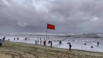 সাগরে লঘুচাপ, চার সমুদ্রবন্দরে ৩ নম্বর সতর্কসংকেত